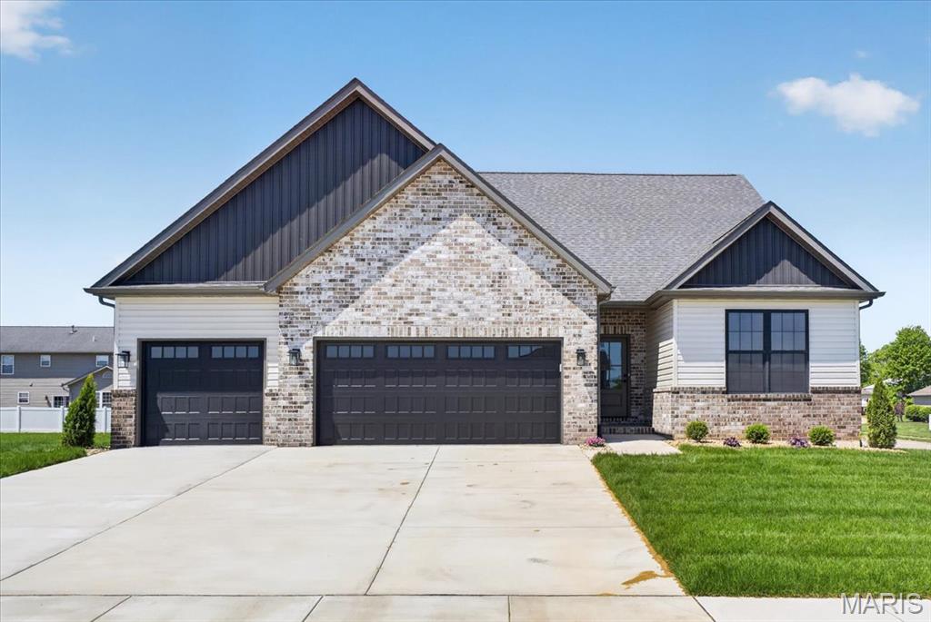 3 Bedroom, 1,965 sq. feet 1437 Guilford Place Troy, IL