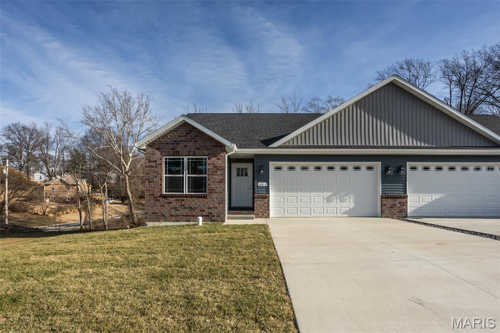 3 Bedroom, 2,002 sq. feet 652 Kansas Street Edwardsville, IL