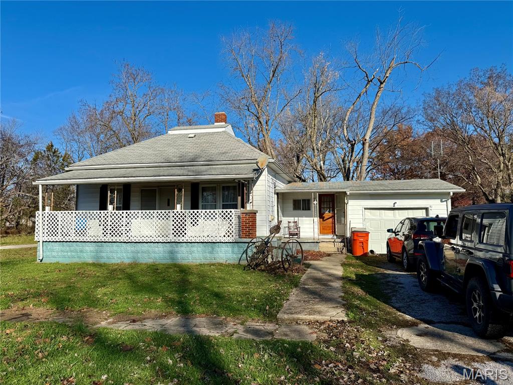 2 Bedroom, 728 sq. feet 109 Willow Street Sorento, IL