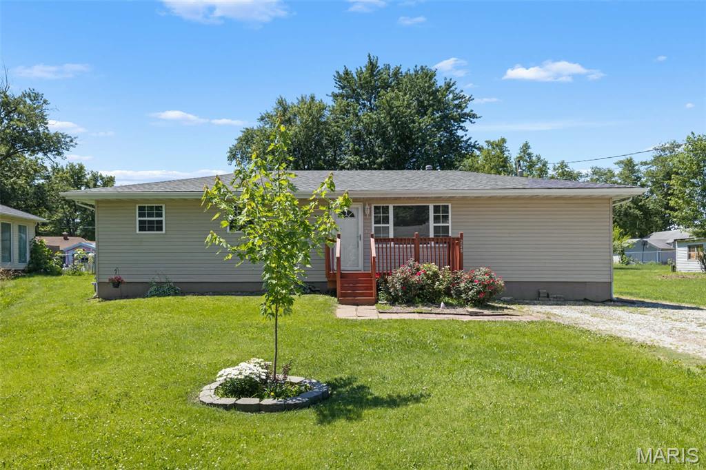 3 Bedroom, 1,352 sq. feet 228 Willowrun Drive Moro, IL