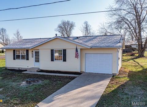 3 Bedroom, 936 sq. feet 322 Sangamon Avenue Vandalia, IL