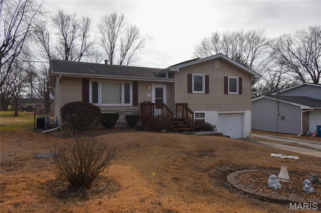 3 Bedroom, 1,216 sq. feet 927 Corbin Street Bethalto, IL