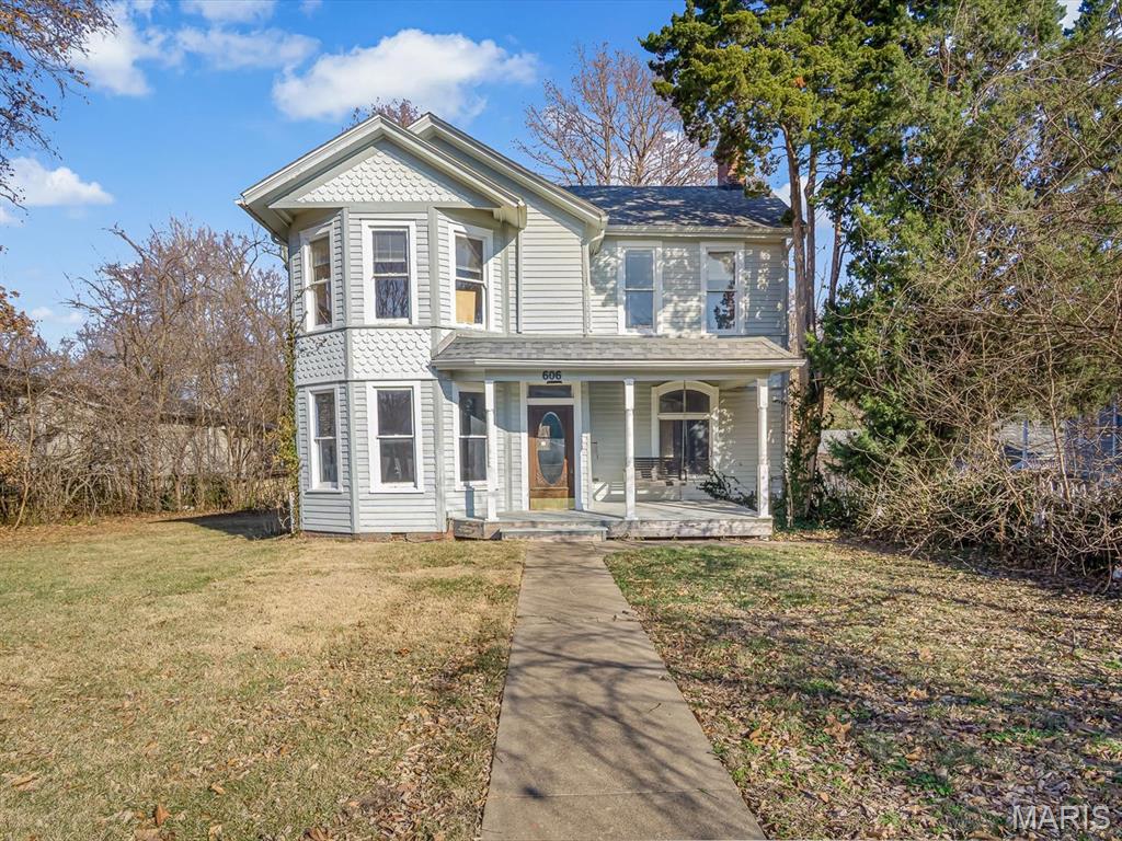 3 Bedroom, 2,184 sq. feet 606 Main Street Edwardsville, IL