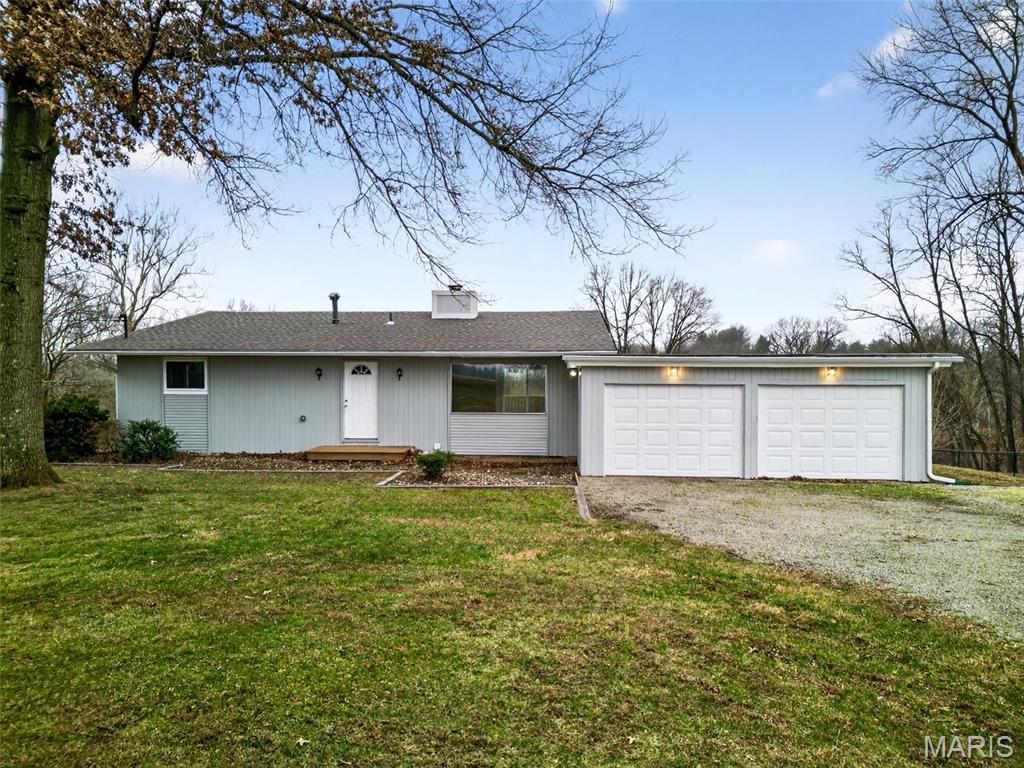 3 Bedroom, 1,040 sq. feet 2903 Airport Road Godfrey, IL