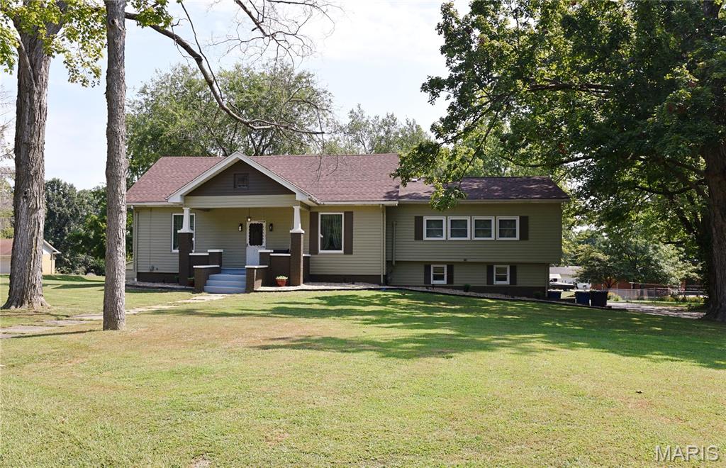 3 Bedroom, 2,069 sq. feet 920 Beaumont Avenue Greenville, IL