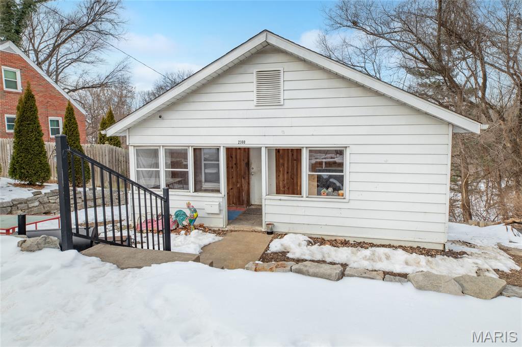 2 Bedroom, 780 sq. feet 2300 Agnes Street Alton, IL