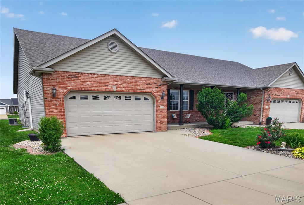 3 Bedroom, 2,125 sq. feet 55 Bridgewater Lane Highland, IL