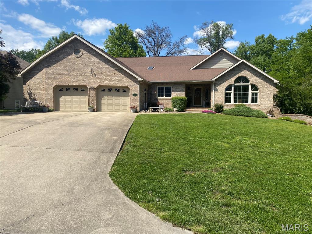 7 Bedroom, 5,600 sq. feet 1015 Oak Street Greenville, IL