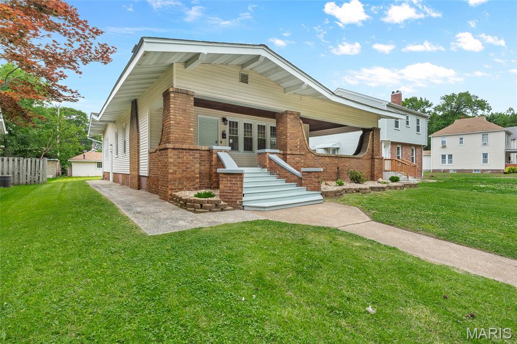 4 Bedroom, 2,432 sq. feet 304 Sotier Place Wood River, IL
