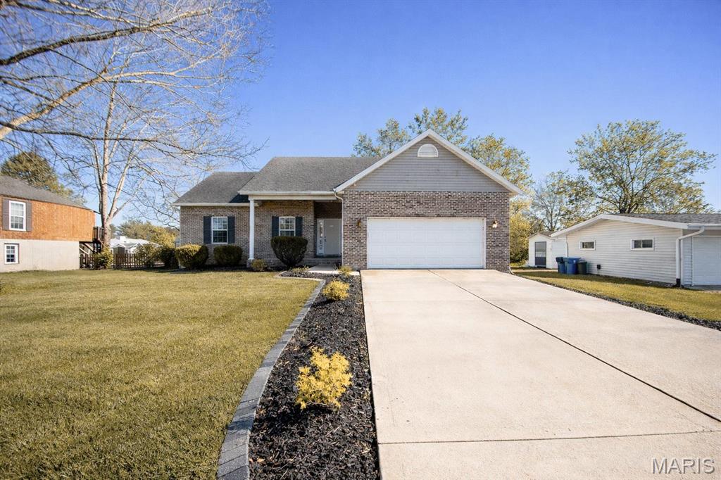4 Bedroom, 3,059 sq. feet 381 High Point Drive Edwardsville, IL