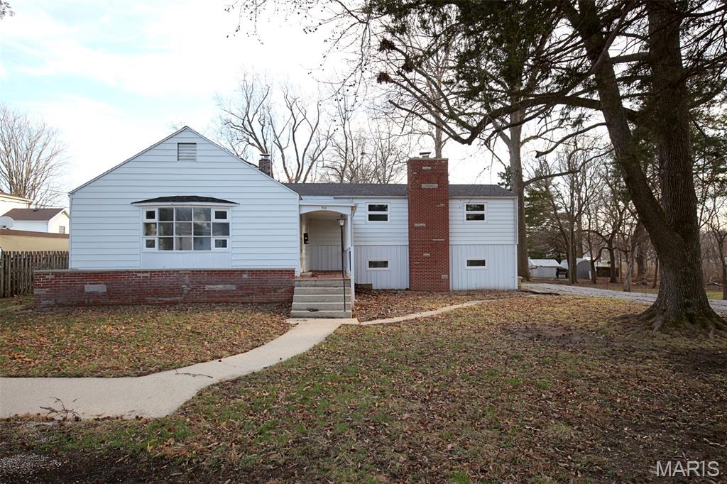 3 Bedroom, 2,048 sq. feet 906 Jackson Street Vandalia, IL