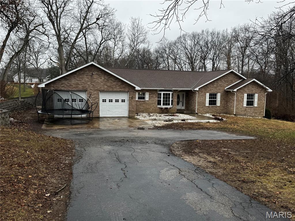 4 Bedroom, 3,600 sq. feet 7 Denzel Drive Greenville, IL