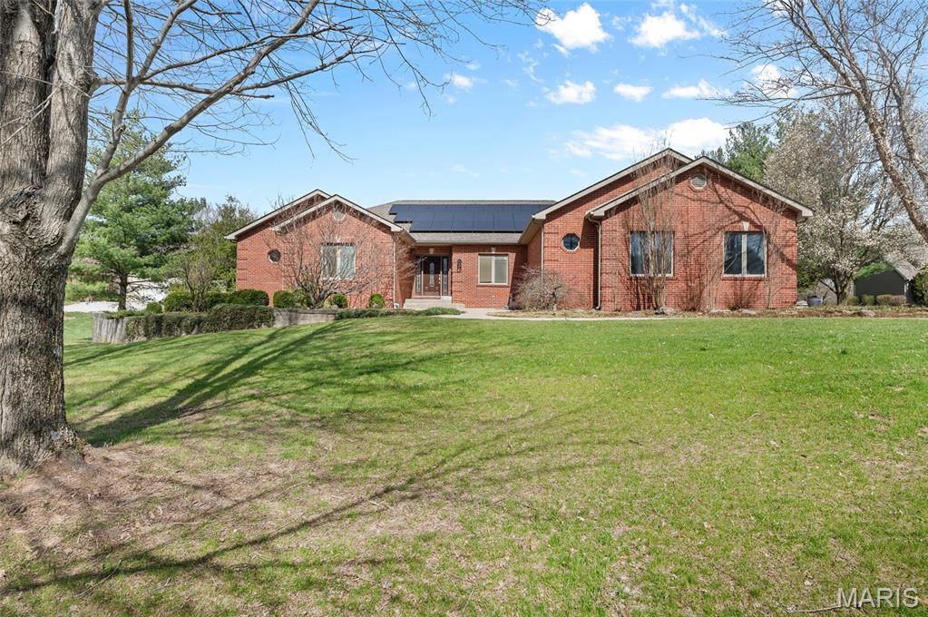 4 Bedroom, 5,900 sq. feet 11 Jennifer Lane Collinsville, IL