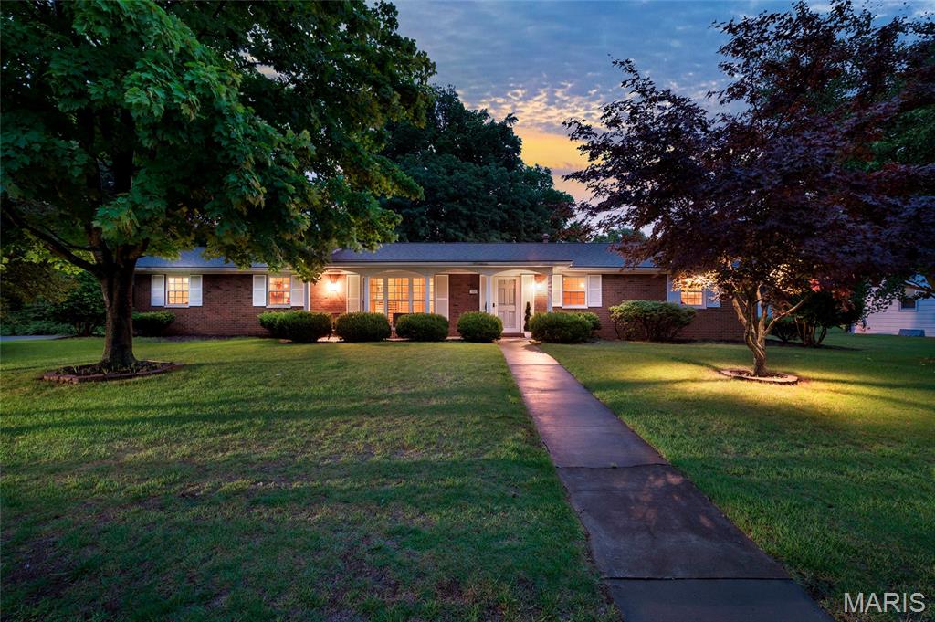 3 Bedroom, 1,400 sq. feet 208 Division Drive Collinsville, IL