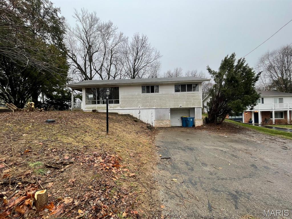 3 Bedroom, 1,440 sq. feet 804 Oran Street Collinsville, IL