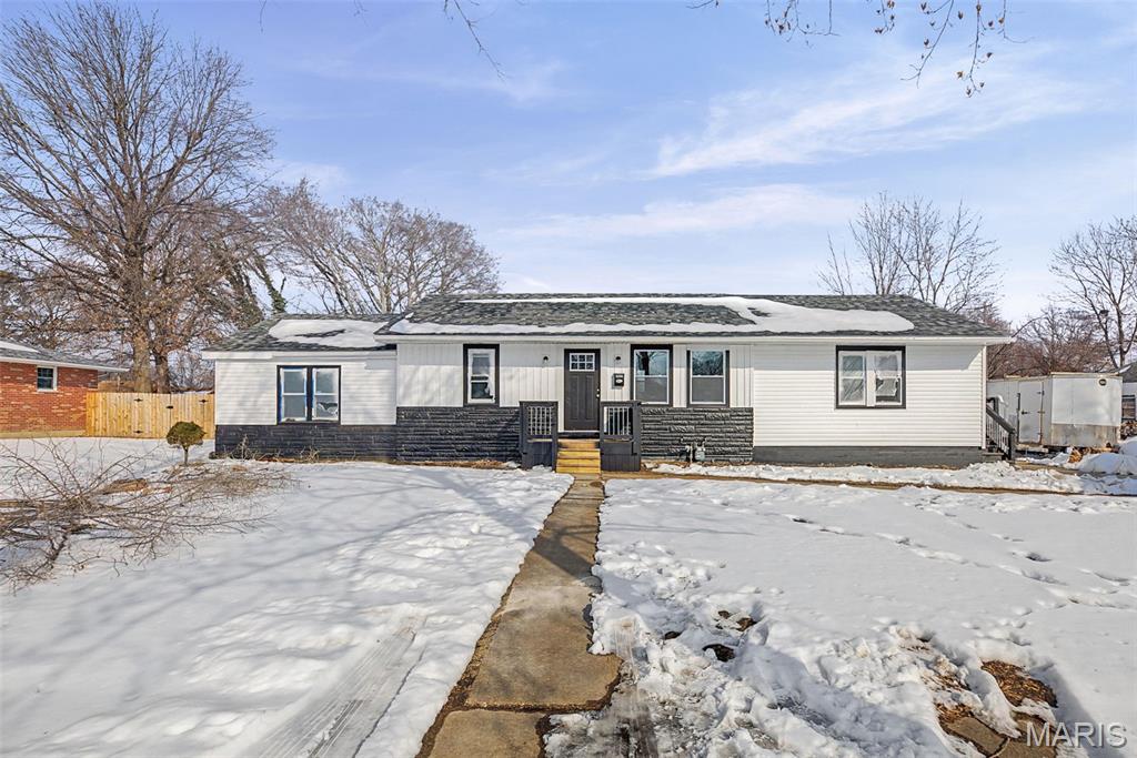 4 Bedroom, 1,607 sq. feet 2431 Pine Street Granite City, IL
