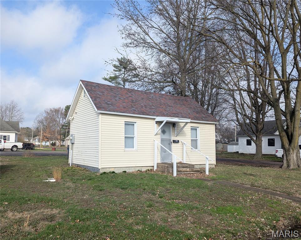 2 Bedroom, 740 sq. feet 701 White Avenue Greenville, IL