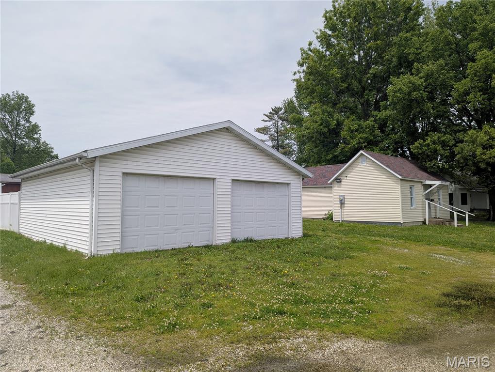 2 Bedroom, 740 sq. feet 701 White Avenue Greenville, IL