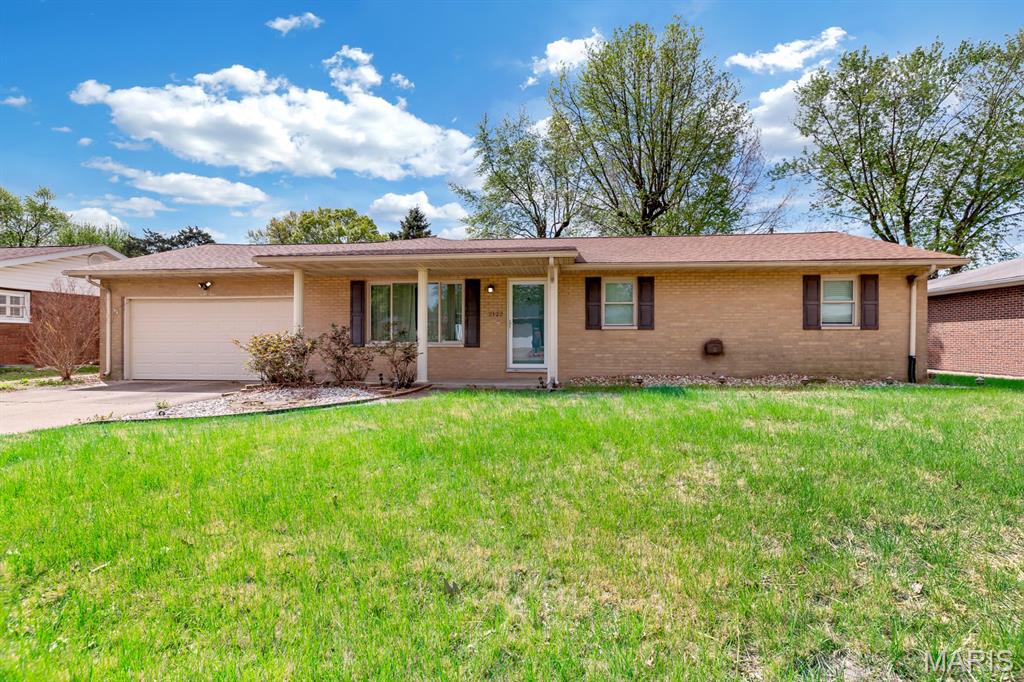 3 Bedroom, 1,502 sq. feet 2122 Hamilton Drive Granite City, IL