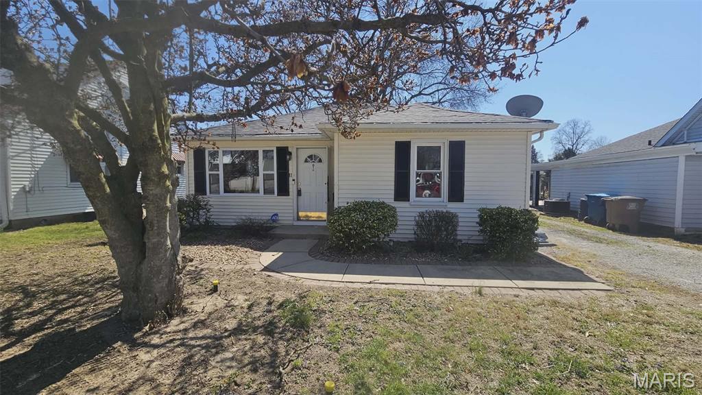 3 Bedroom, 1,300 sq. feet 11 Delmar Avenue Alton, IL