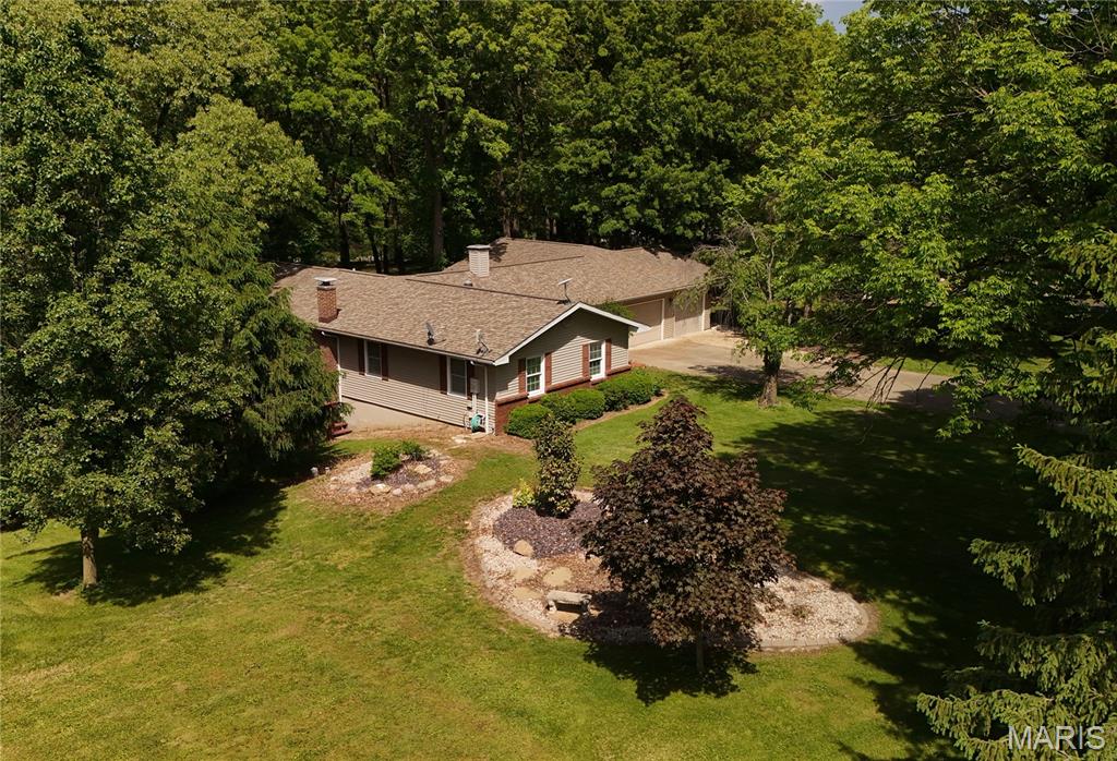 4 Bedroom, 3,392 sq. feet 20 Denzel Drive Greenville, IL