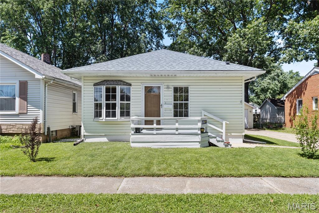 2 Bedroom, 1,152 sq. feet 120 4th Street Roxana, IL