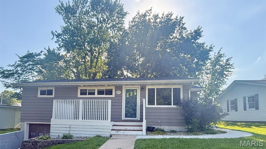 3 Bedroom, 1,060 sq. feet 1015 4th Street Vandalia, IL