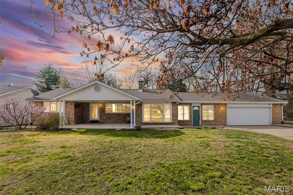 3 Bedroom, 1,744 sq. feet 2305 Delmar Avenue Godfrey, IL