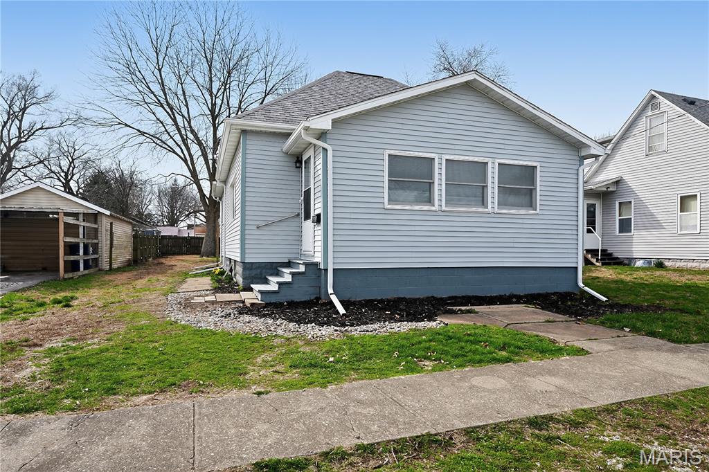 2 Bedroom, 1,064 sq. feet 839 Jackson Street Litchfield, IL