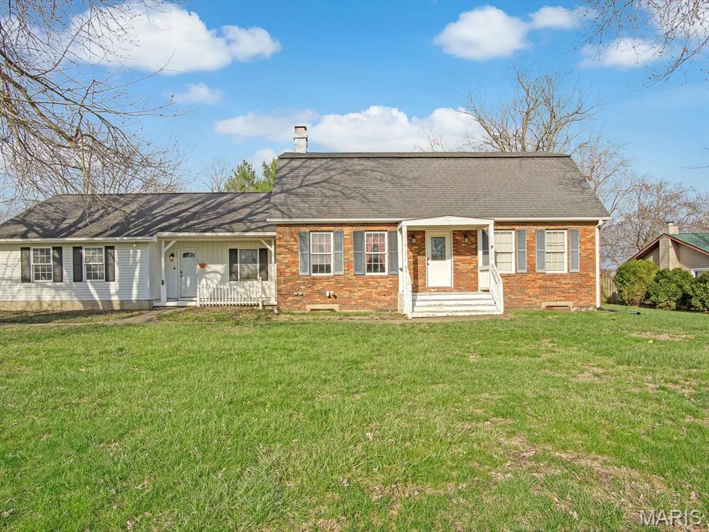 4 Bedroom, 2,532 sq. feet 9 PARKLANE Drive Troy, IL