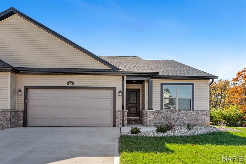 3 Bedroom, 2,329 sq. feet 206 Wrigley Field  Bethalto, IL
