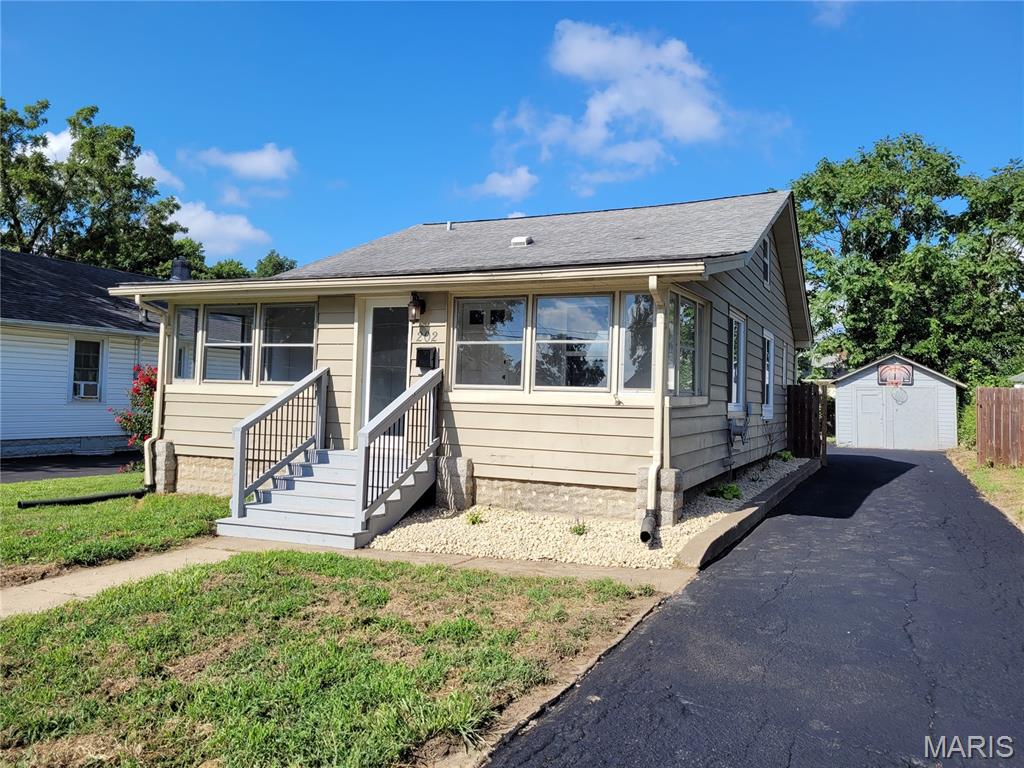 2 Bedroom, 1,128 sq. feet 202 Wisconsin Avenue Alton, IL