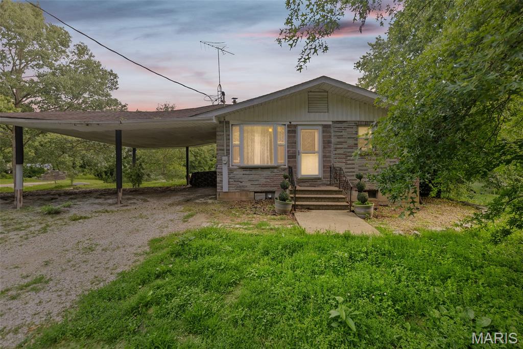 3 Bedroom, 1,092 sq. feet 1462 Woburn Avenue Greenville, IL