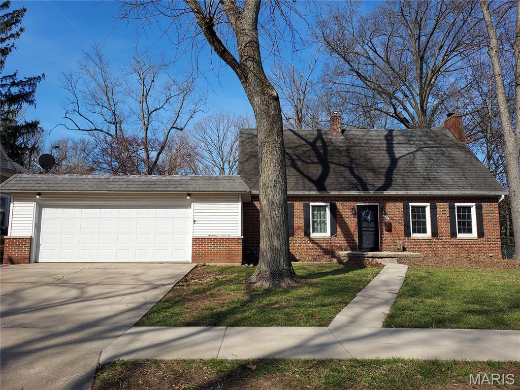 3 Bedroom, 1,830 sq. feet 839 Elm Street Greenville, IL
