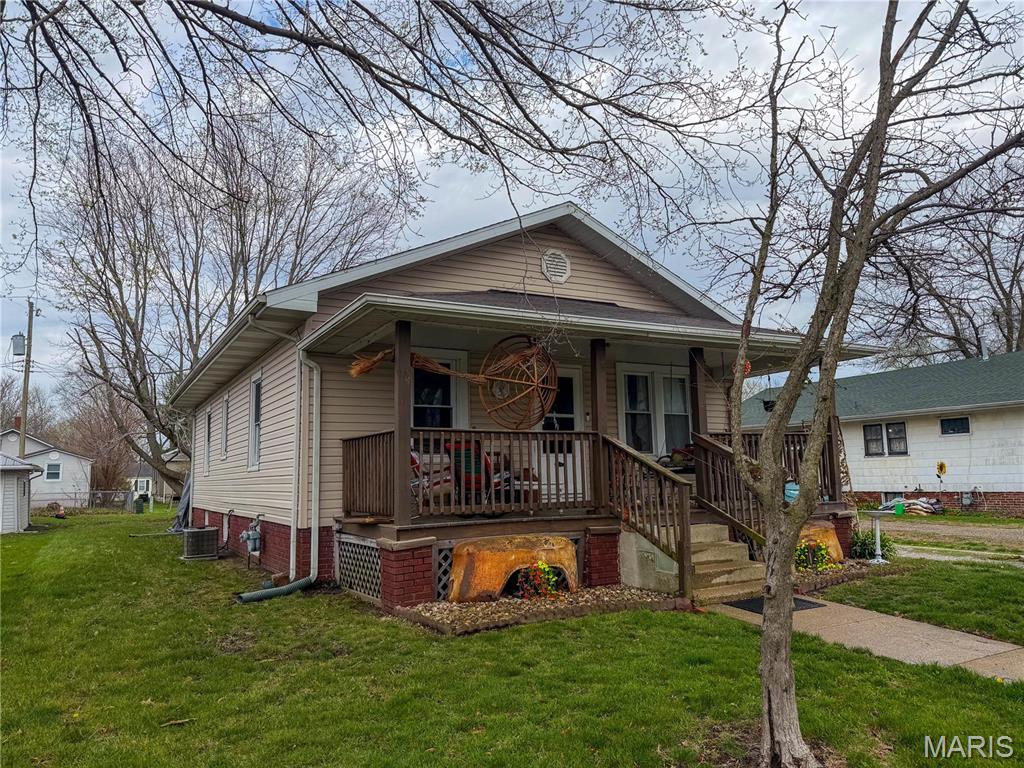 2 Bedroom, 1,200 sq. feet 818 State Street Litchfield, IL