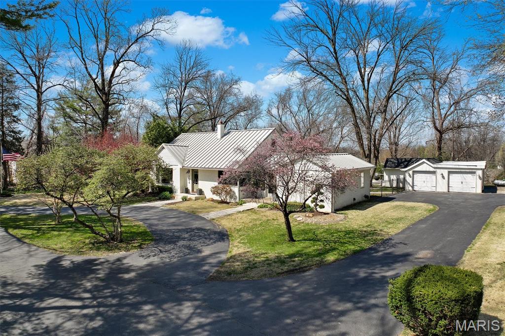 4 Bedroom, 4,145 sq. feet 724 Schwarz Road Edwardsville, IL