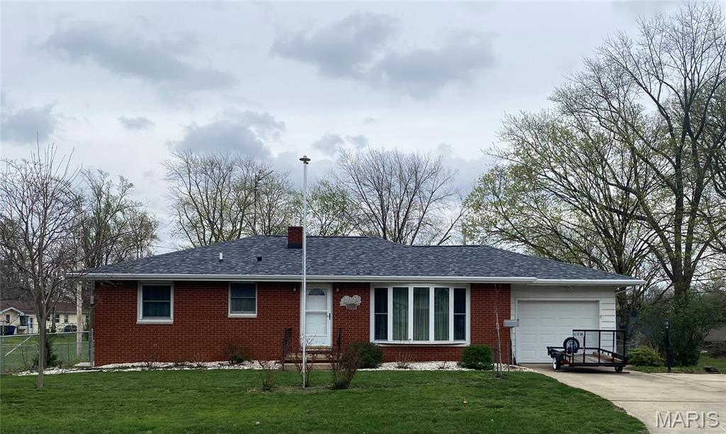 3 Bedroom, 2,352 sq. feet 606 Shannon Drive Greenville, IL