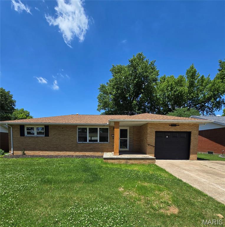 3 Bedroom, 1,896 sq. feet 3119 Colgate Place Granite City, IL