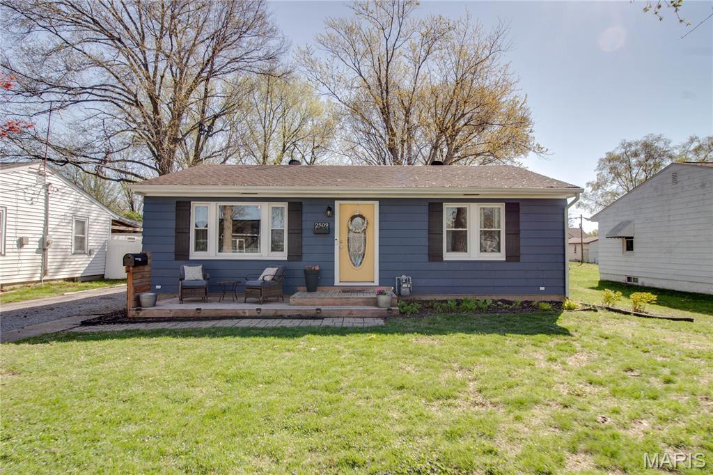 3 Bedroom, 1,232 sq. feet 2509 Alfaretta Avenue Alton, IL
