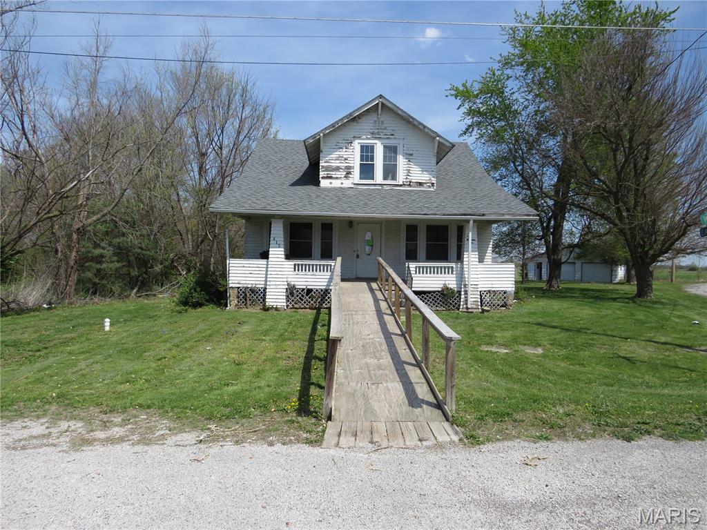 3 Bedroom, 1,786 sq. feet 415 Water Street Wellsville, MO