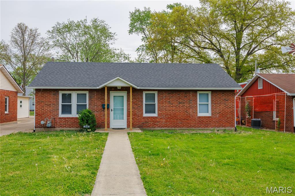 3 Bedroom, 1,702 sq. feet 210 Chestnut Street St Elmo, IL