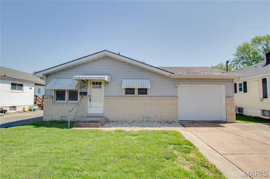 3 Bedroom, 1,040 sq. feet 523 Park Drive Bethalto, IL