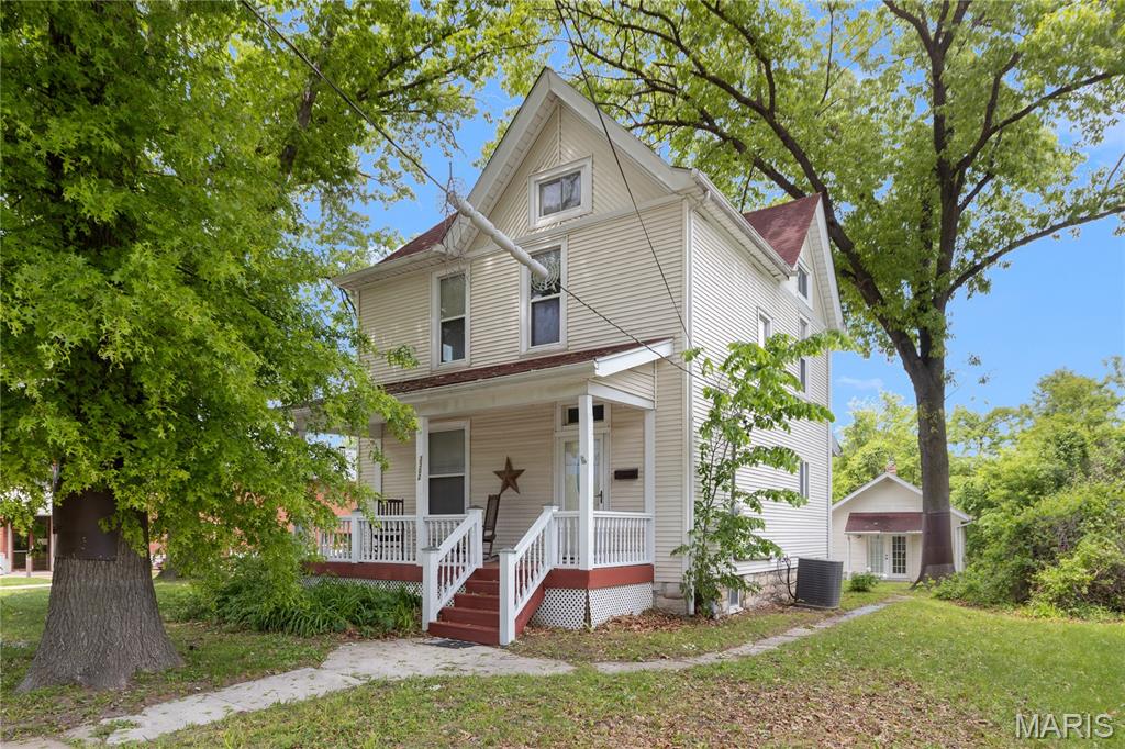 3 Bedroom, 1,478 sq. feet 3302 College Avenue Alton, IL