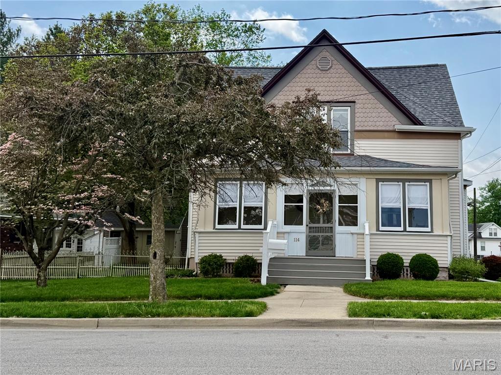 4 Bedroom, 2,153 sq. feet 114 Main Street Greenville, IL