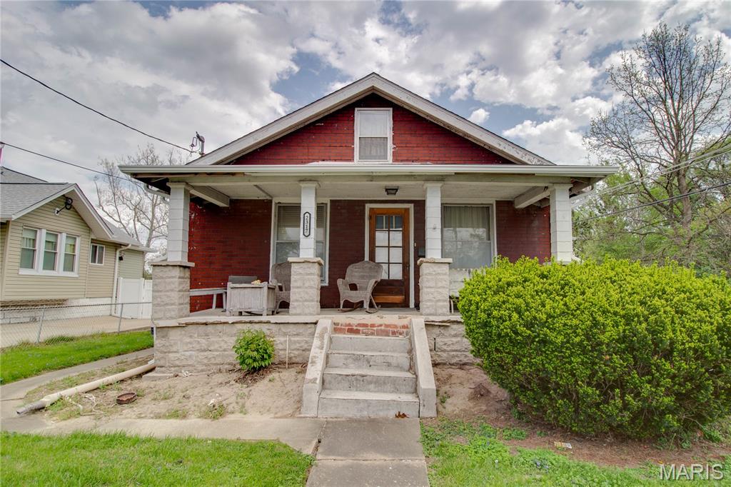 2 Bedroom, 1,496 sq. feet 2317 Washington Avenue Alton, IL