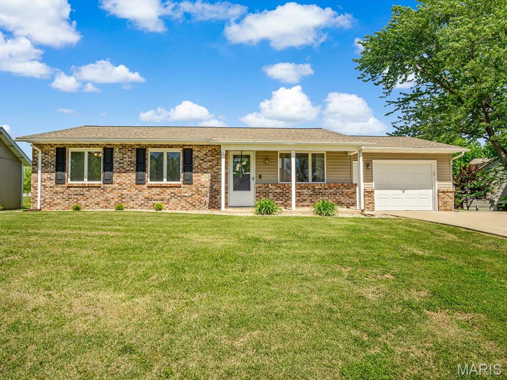 3 Bedroom, 1,250 sq. feet 336 Lake Drive Edwardsville, IL