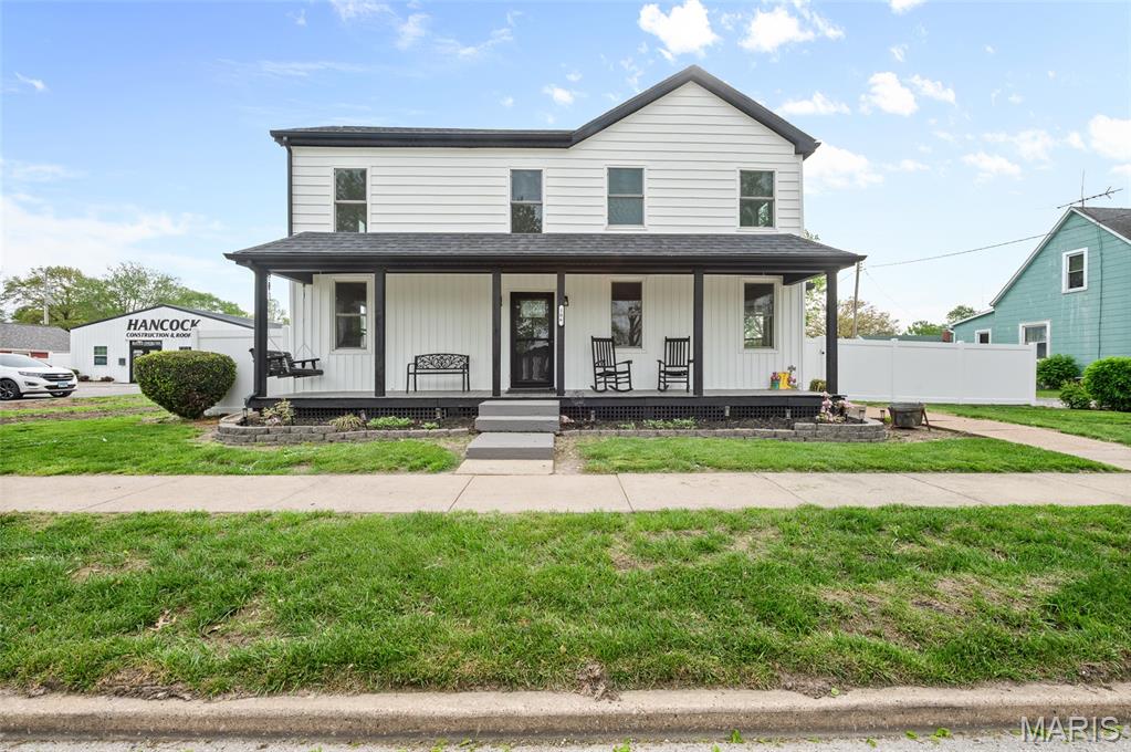 4 Bedroom, 2,210 sq. feet 206 DOUGLAS Street St Jacob, IL