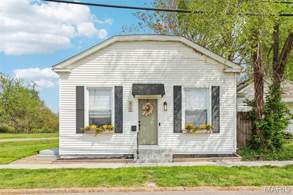2 Bedroom, 859 sq. feet 421 Wolf Street Edwardsville, IL