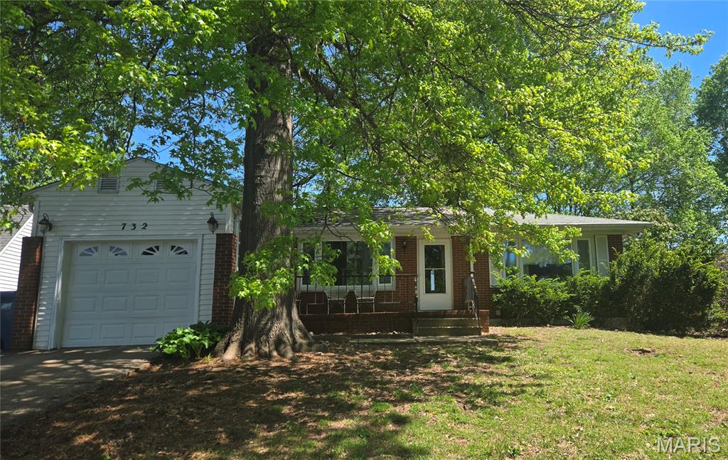 2 Bedroom, 1,866 sq. feet 732 Lake Drive Edwardsville, IL