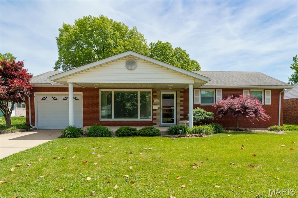 3 Bedroom, 2,100 sq. feet 18 Cambridge Drive Granite City, IL